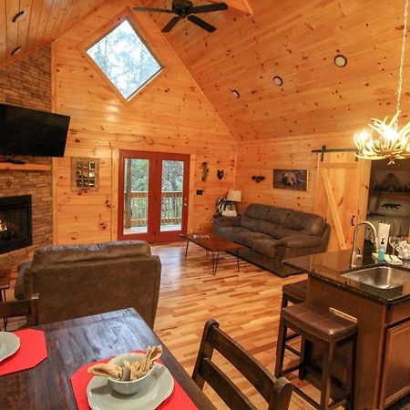 210 Cubs In The Treetops - Luxurious Cabin In جاتلينبرج المظهر الخارجي الصورة