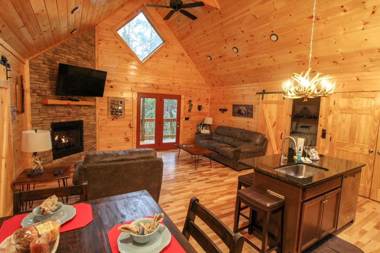 210 Cubs In The Treetops - Luxurious Cabin In جاتلينبرج المظهر الخارجي الصورة